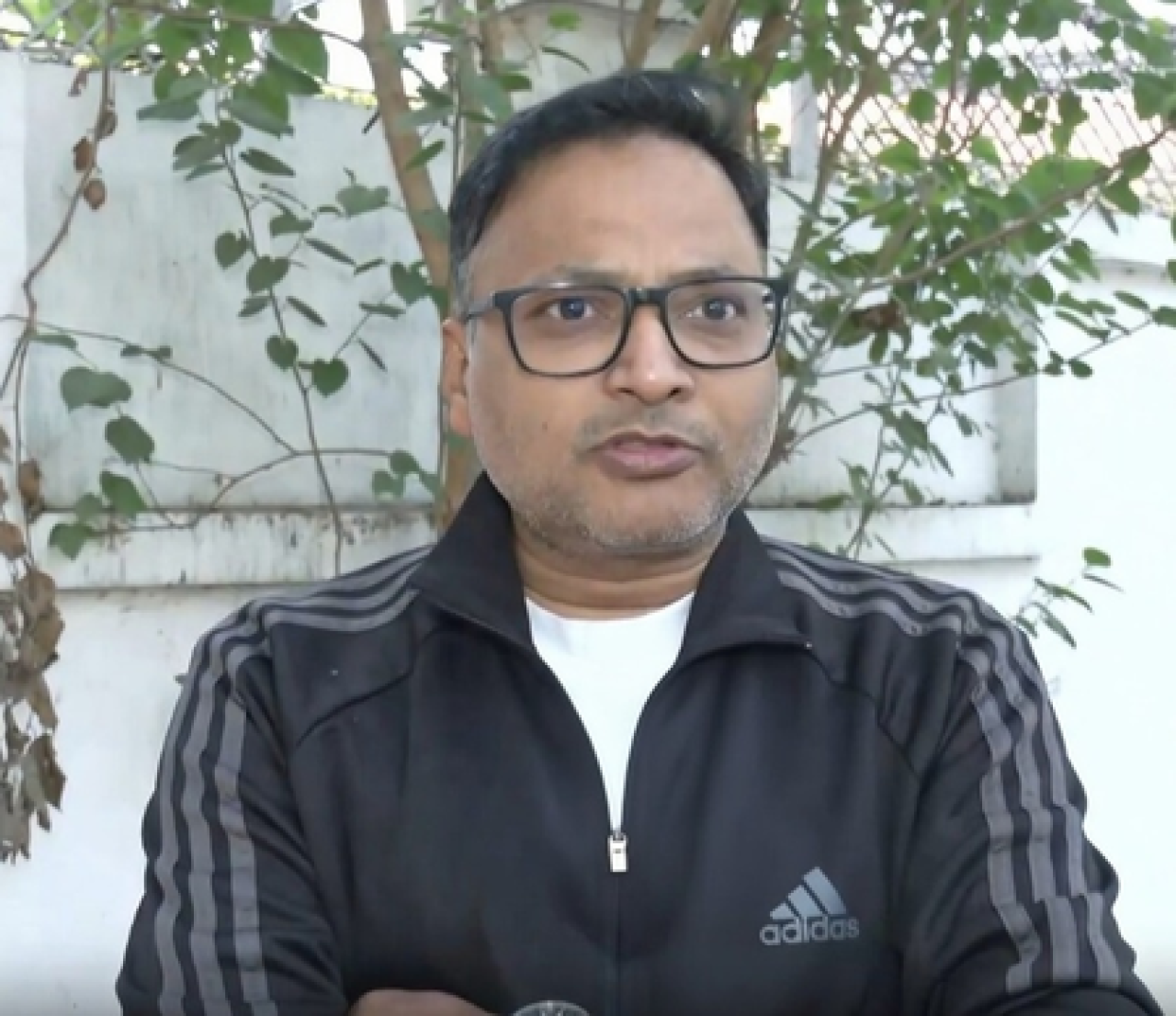 அரசியல் போராட்டத்தில் புனிதர்களை ஈர்க்கும் பாஜக அரசு: ஆஷுதோஷ் வெர்மா