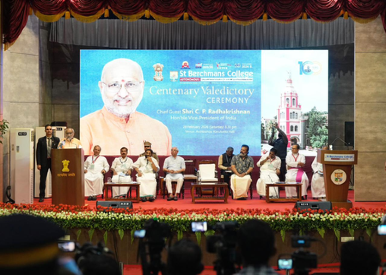 இந்தியா உருவாக்கும் நாடாக மாற வேண்டும்: துணை ஜனாதிபதி பேச்சு