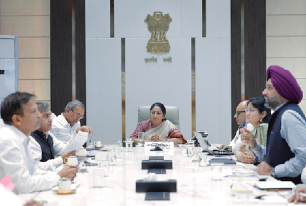 டெல்லி முதல்வர் ரேகா குப்தா 3,786 கோடி ரூபாய் வளர்ச்சி திட்டங்களை மதிப்பீடு செய்தார்