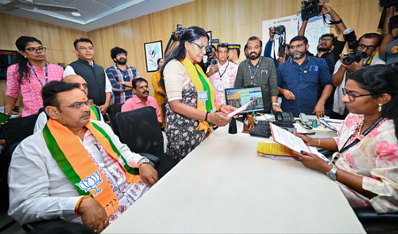 தமிழகத்தில் பாஜக வேட்பாளர்களின் பெயர் பதிவு நிகழ்வில் பாஜக தலைவர்