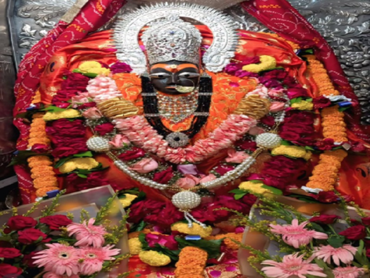 மைஹர் மா ஷார்தாவின் மந்திரமய கோவில்: நவராத்திரி கொண்டாட்டம்