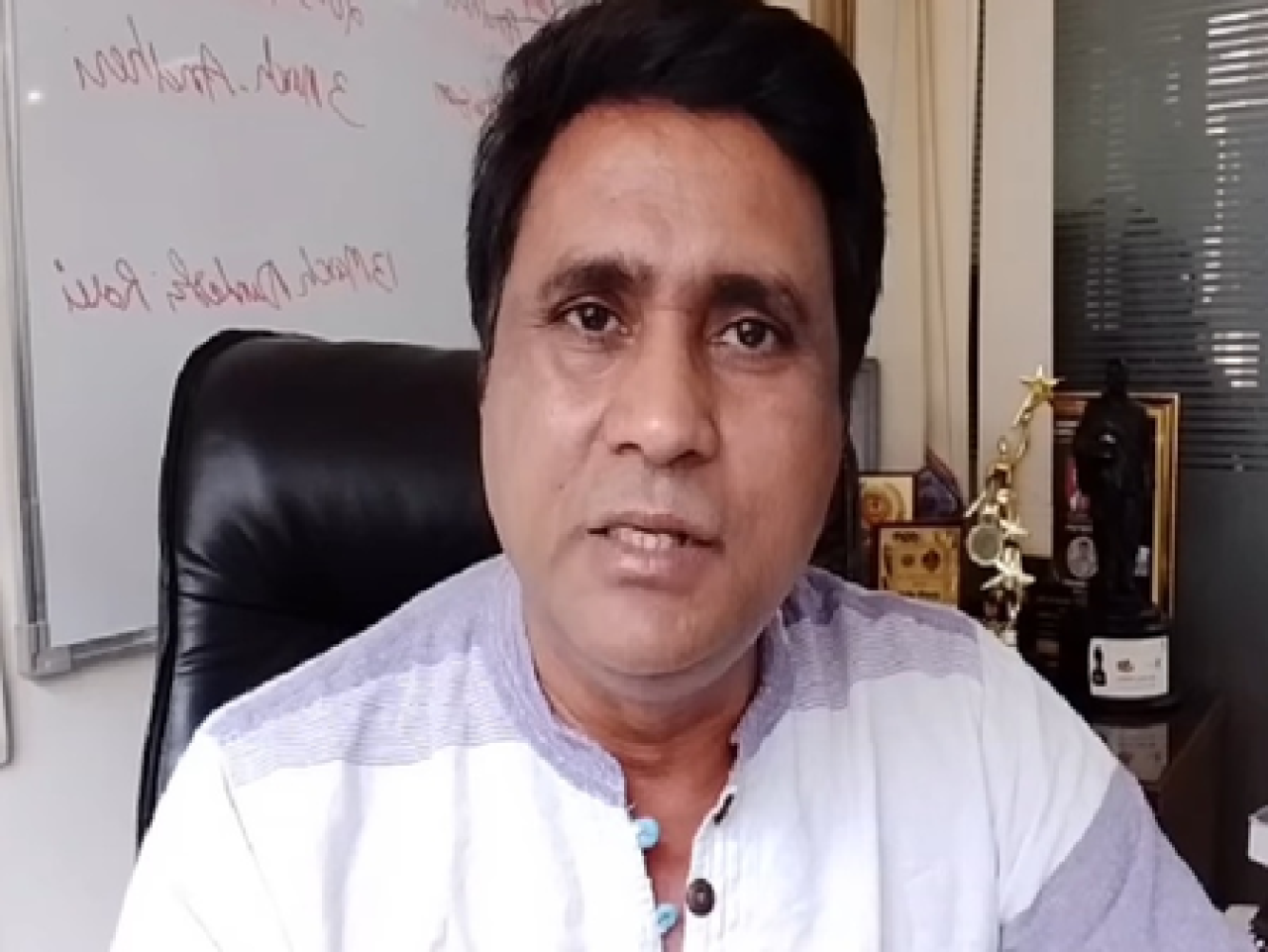 மோனாலிசா விவகாரத்தில் இயக்குநர் சனோஜ் மிஷ்ராவின் பதில்