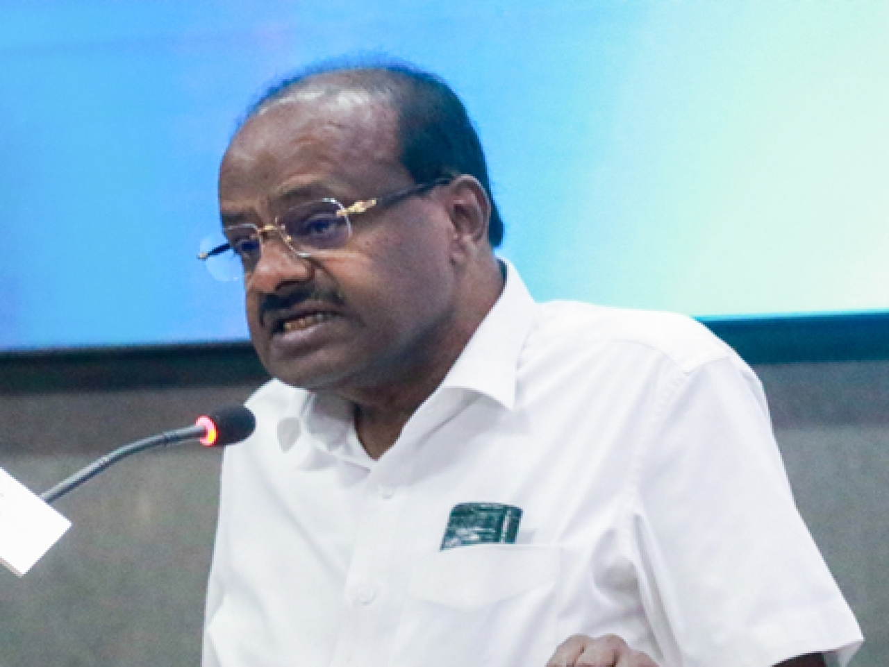 கேரளாவில் குமாரசாமி பஹல்காம் தீவிரவாதி தாக்குதலுக்கு அஞ்சலியளித்தார்