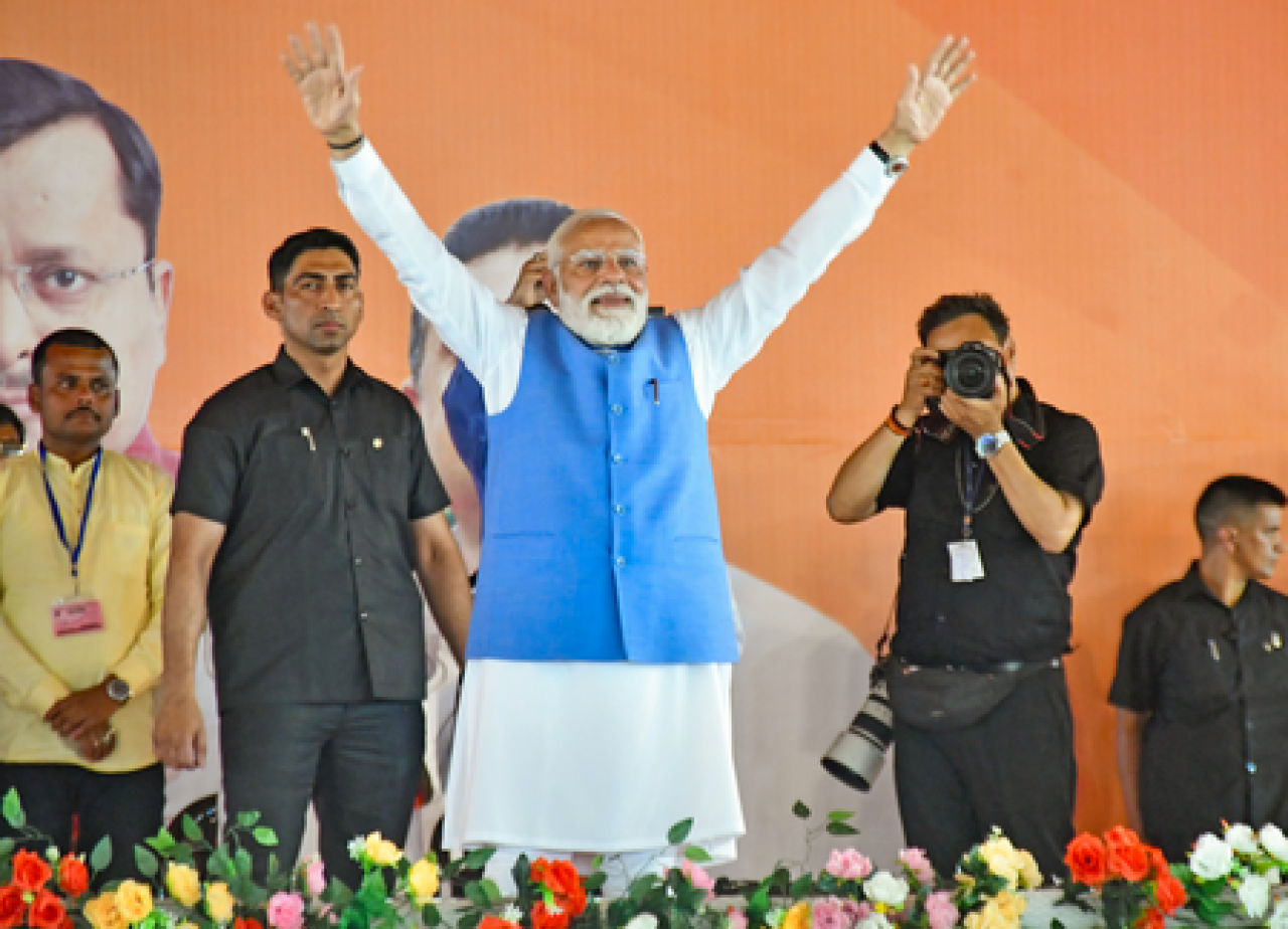 பங்காளில் பிரதமர் மோடியின் பிரம்மாண்டமான சாலை நிகழ்ச்சி