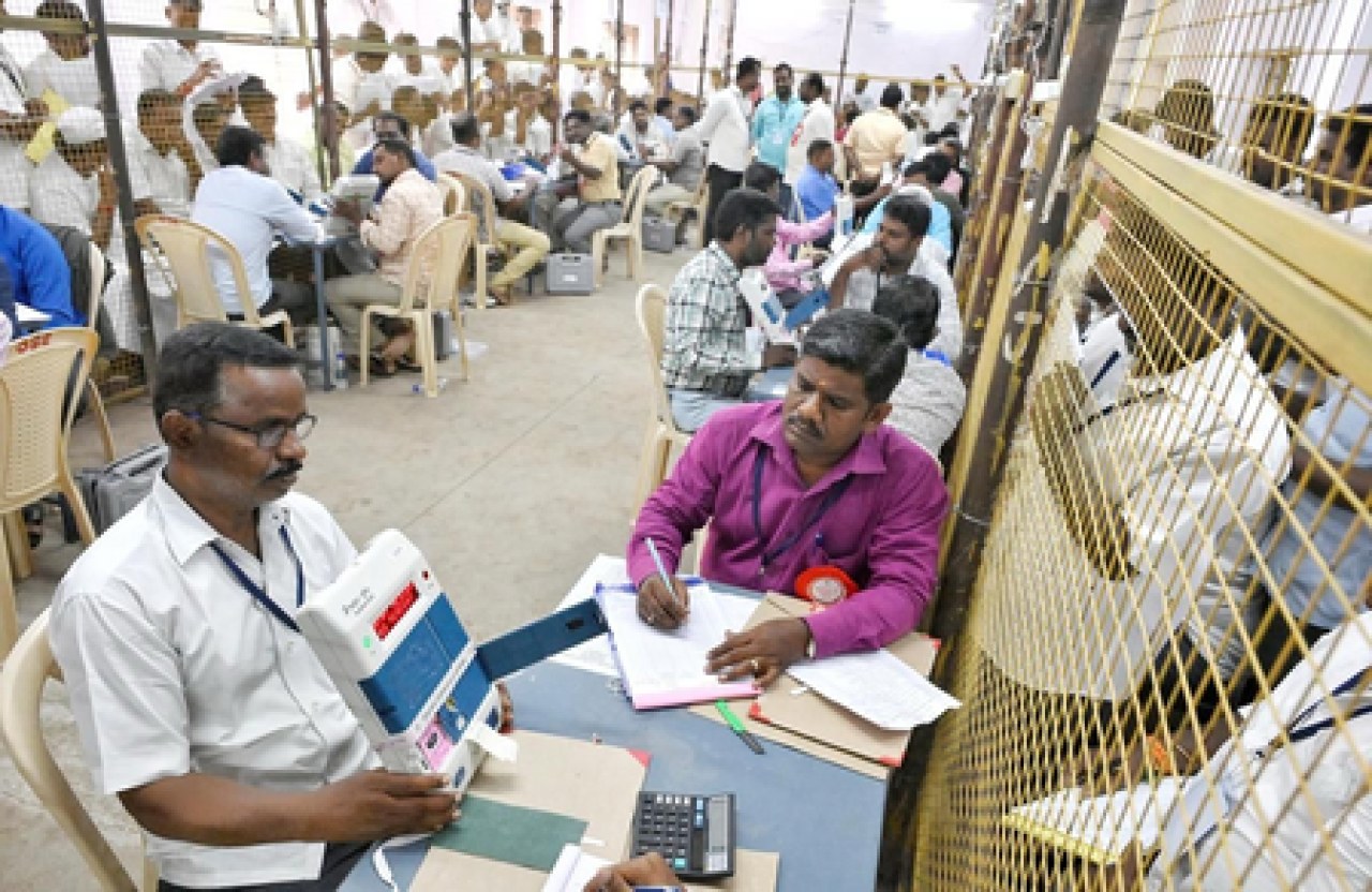 தமிழ்நாட்டில் தேர்தல்: 18,000 போலீசார்கள் கணக்கீட்டு மையங்களில் பணியமர்த்தம்