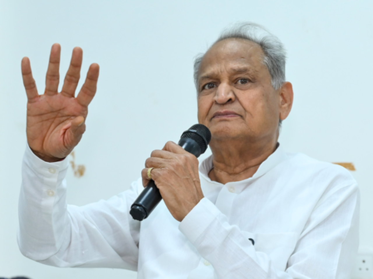 நீட் (யூஜி) தேர்வு ரத்து: அசோக் கெஹ்லோட் அரசு மீது குற்றச்சாட்டு
