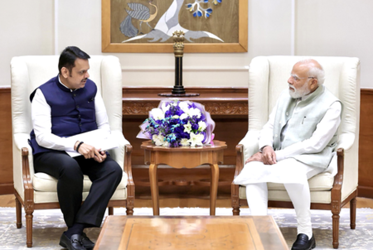 மகாராஷ்டிரா முதல்வர் ஃபட்ணவீசின் பிரதமர் மோடியுடன் சந்திப்பு, பல விவாதங்கள் நடைபெற்றன