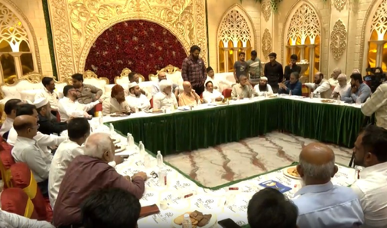 மும்பையில் பக்கிரிதுக்கு அமைதி அழைப்பு: முக்கிய கூட்டம் நடைபெற்றது