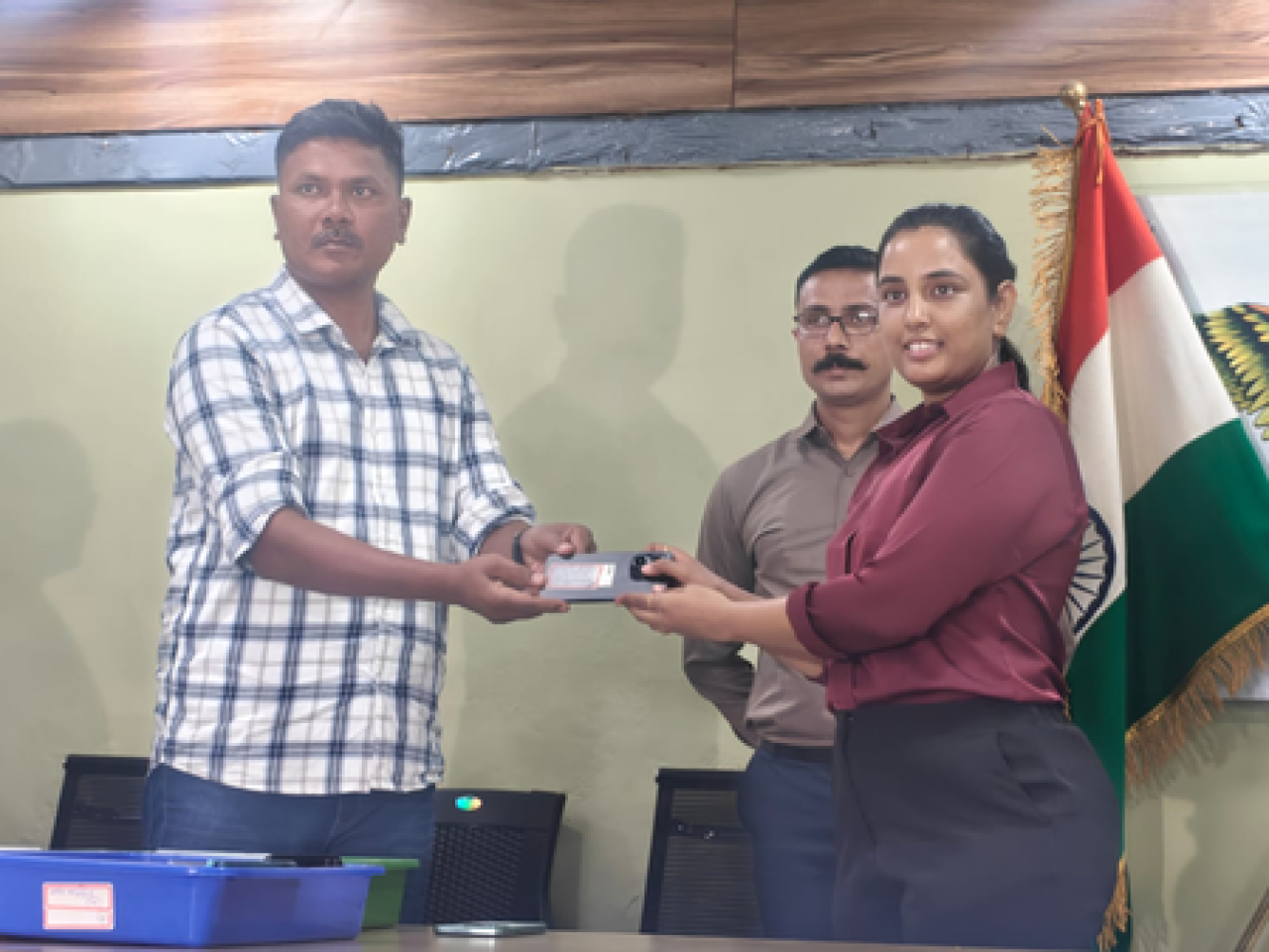 410 தொலைபேசிகளை மீட்டது: ஆமதாபாத் குற்றப்பிரிவு
