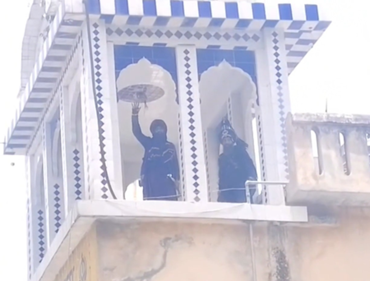 उत्तराखंड: नगरासू गुरुद्वारे की छत पर अभी भी डटे हैं निहंग सिख, सीएम भगवंत मान ने सीएम धामी से की बात