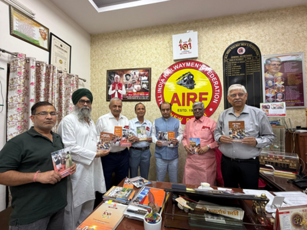 இந்திய ரயில்வே ஊழியர்களின் பங்கு: சுதாஷு திரிவேதி பாராட்டுகிறார்