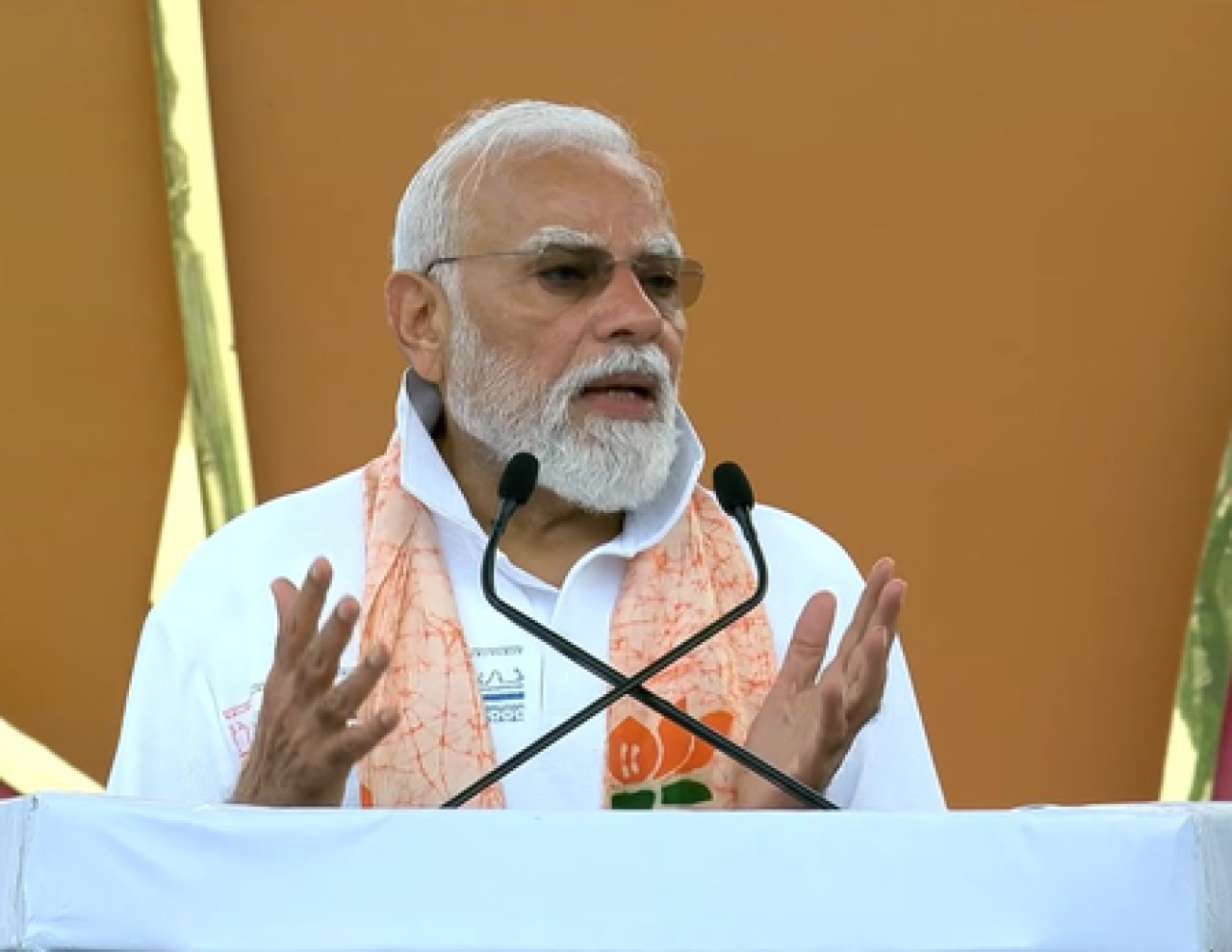 உலகம் மற்றும் நாடுகள் ஒன்றுபட்டு இணைந்துள்ளன, இது யோகத்தின் சக்தி