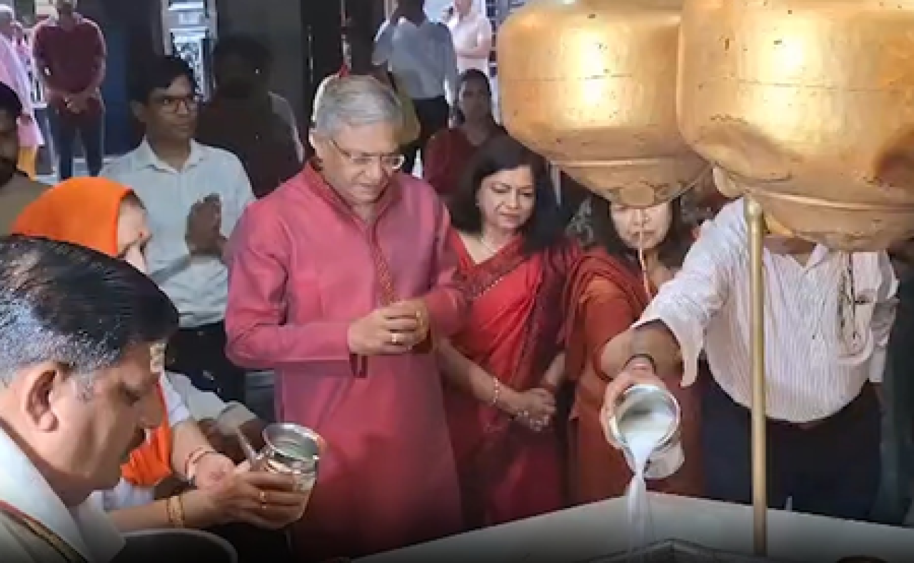 ஐந்து மாநிலங்களில் வெற்றிகரமான தேர்தலுக்குப் பிறகு, க்யானேஷ் குமார் ஆக்ராவில் கெய்லாஷ் மகாதேவ் கோவிலில் வழிபாடு செய்தார்