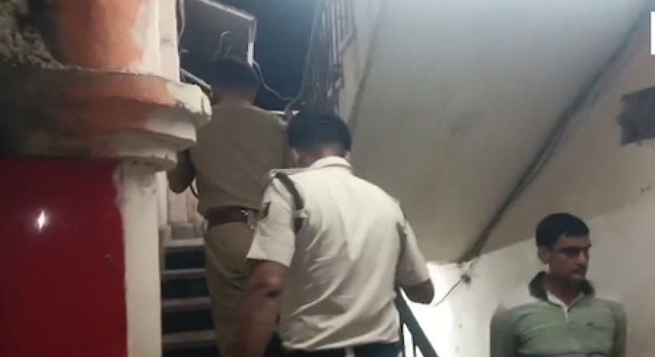 பாட்டனாவில் கான் சாரின் காம்பஸ் அருகில் துப்பாக்கிச்சூடு, போலீசார் சம்பவ இடத்திற்கு வந்தனர்