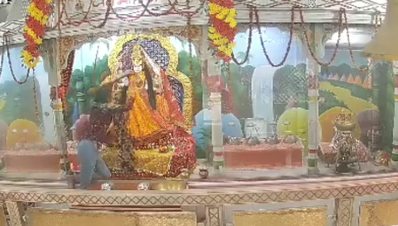 பீகாரில் திருக்கோயில்களில் திருட்டு: மூவர் கைது