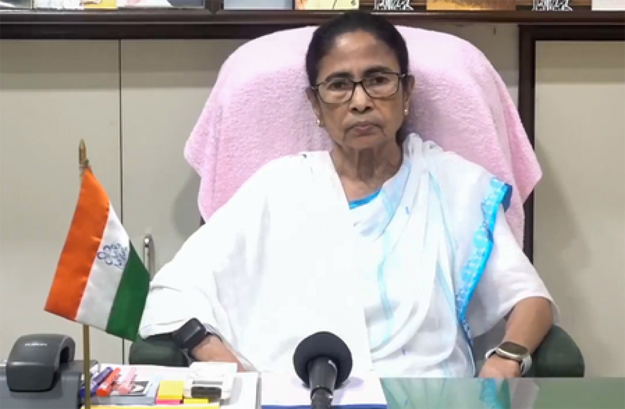 மம்தா மற்றும் சோனியா: எதிர்க்கட்சிகள் ஒன்றிணைவதற்கான முயற்சிகள்