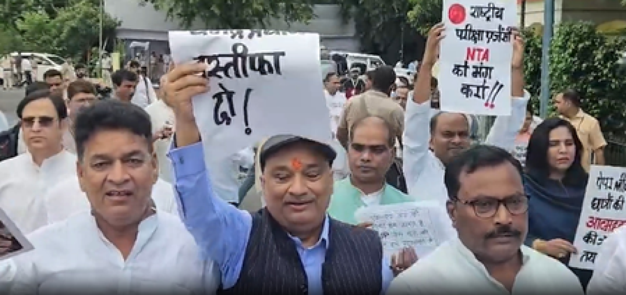 बिहार विधानसभा के मानसून सत्र की शुरुआत हंगामेदार, नीट पेपर लीक पर विपक्ष का प्रदर्शन