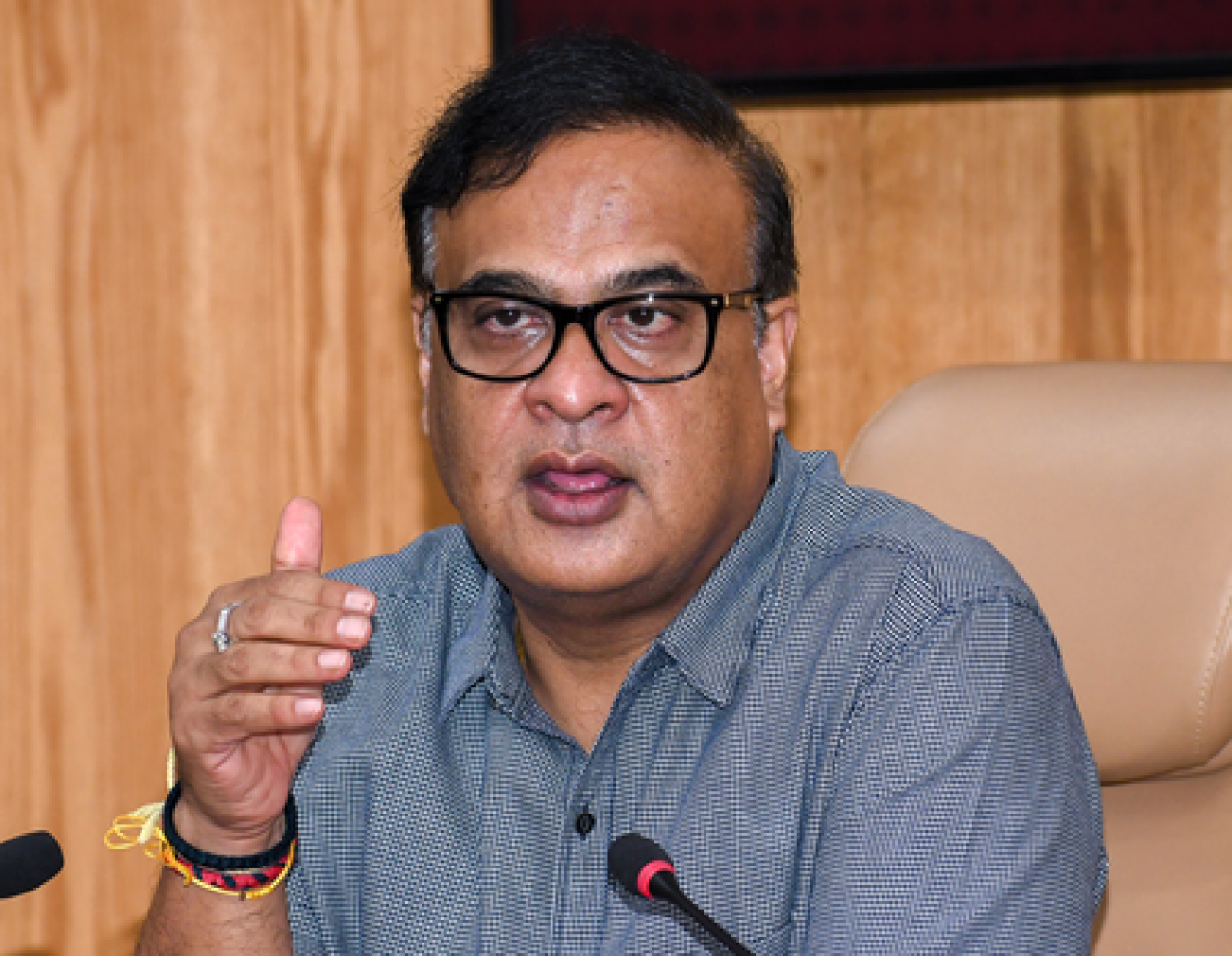 அசமின் முதல்வர், பிரதமர் மோடியின் உயர்மட்ட குழுவை வரவேற்றார்