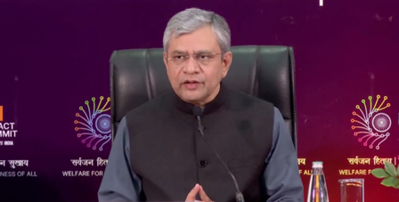அச்வினி வைஷ்ணவின் பிறந்த நாளுக்கு பிரதமர் மோடியின் வாழ்த்துகள்