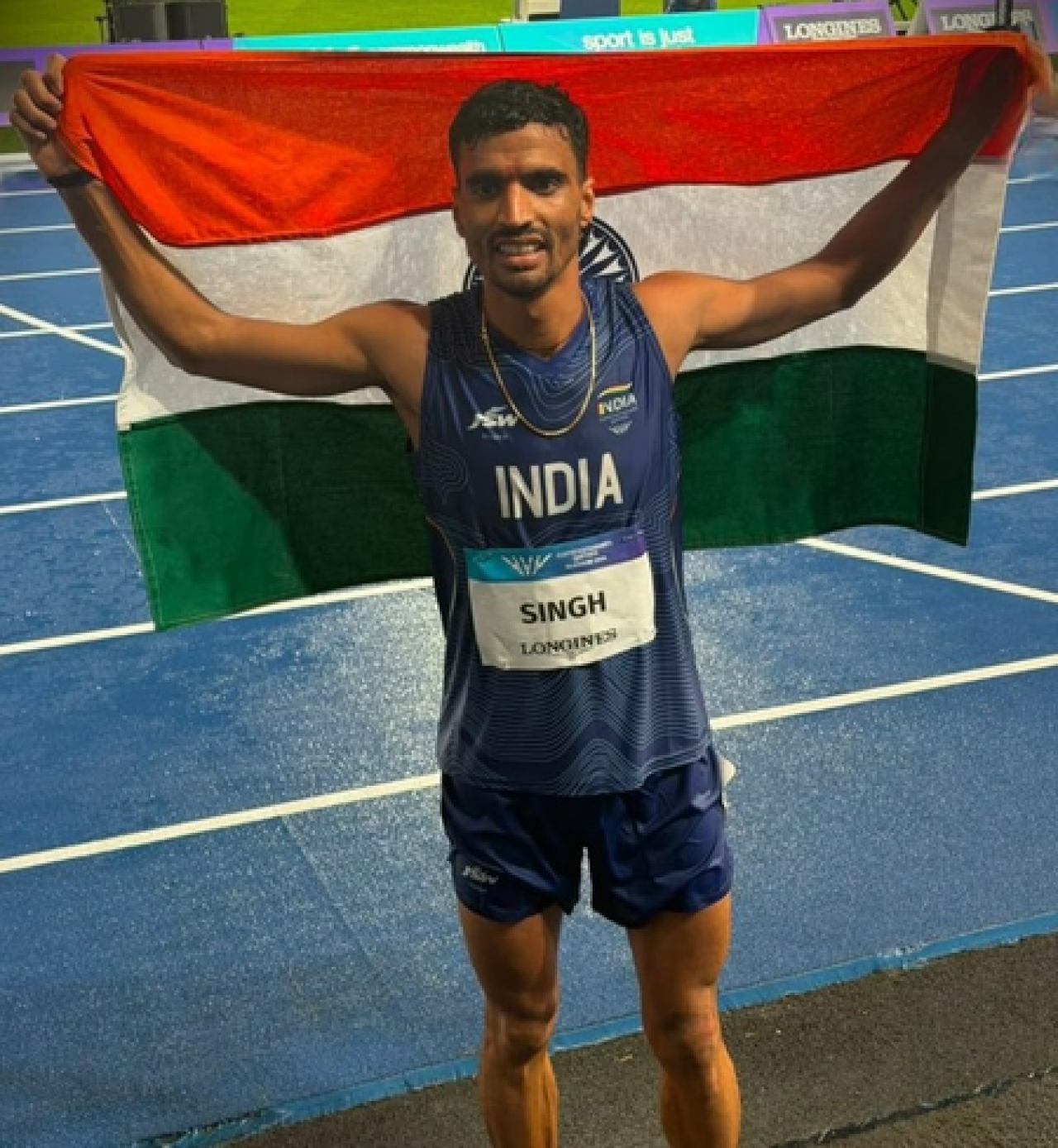 குல்வீர் சிங் 10,000 மீட்டர் போட்டியில் வெள்ளி பதக்கம் வென்றார்