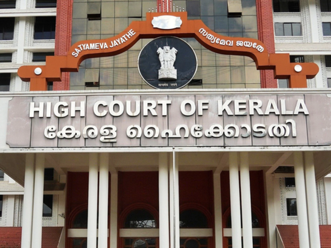 கேரள உயர் நீதிமன்றம் கும்ப்மேலின் வைரல் நட்சத்திரத்தை கொச்சியில் இருந்து வெளியே அனுப்ப தடை விதித்தது