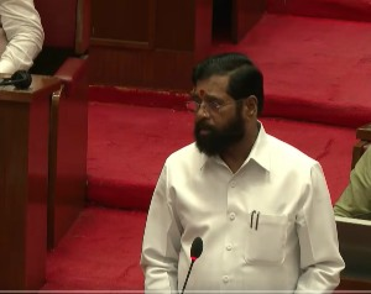 ‘சித்திவினாயக் கோவிலில் நடந்த கொள்ளை குறித்து நீங்கள் ஏன் அமைதியாக இருக்கிறீர்கள்?’: எக்நாத் ஷிண்டே உத்தவ் தாகரேவை குறிக்கோளாகக் கொண்டார் ‘சித்திவினாயக் கோவிலில் நடந்த கொள்ளை குறித்து நீங்கள் ஏன் அமைதியாக இருக்கிறீர்கள்?’: எக்நாத் ஷிண்டே உத்தவ் தாகரேவை குறிக்கோளாகக் கொண்டார்