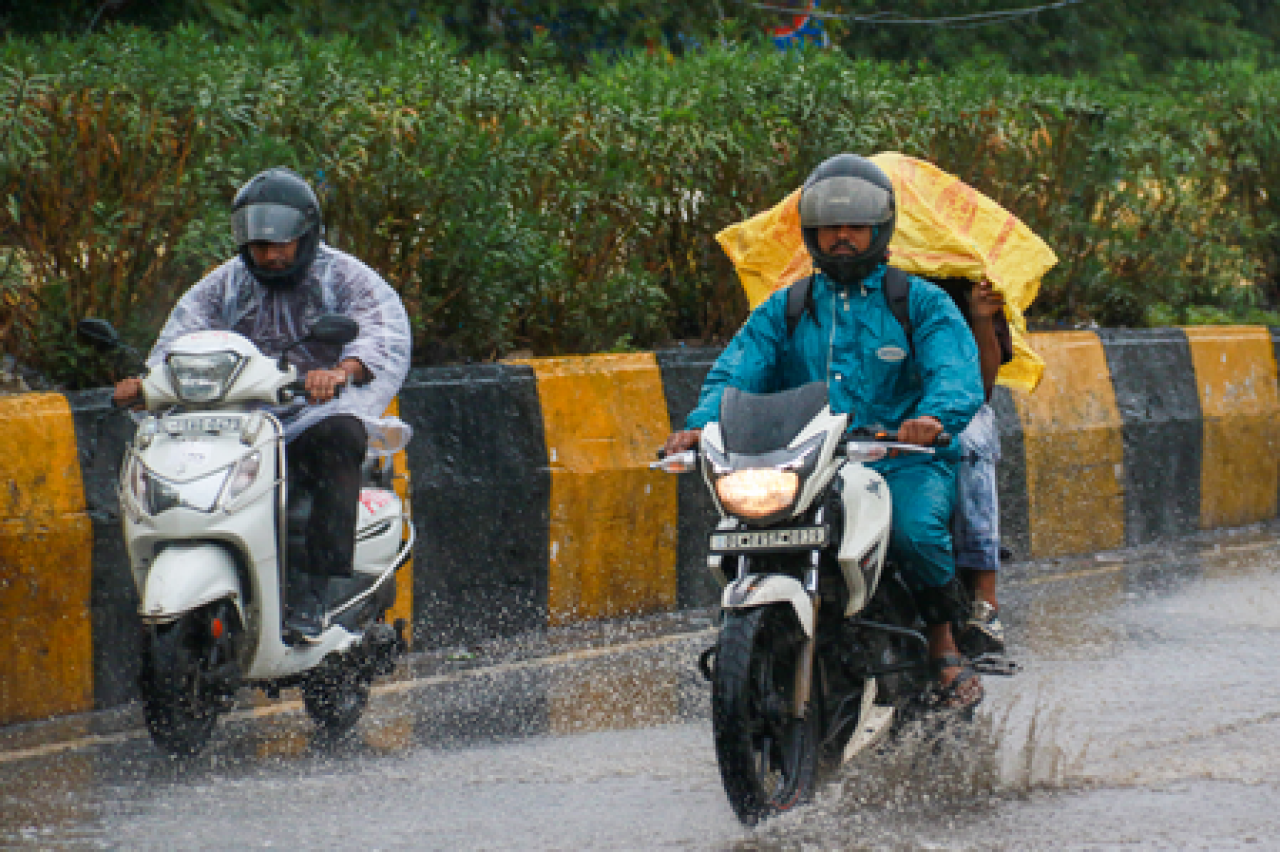 நாகரிகத்தில் மழை: வெப்பம் மற்றும் மாசுபாட்டில் இருந்து விடுதலை, ஆனால் நீர்த்தேக்கம் மற்றும் போக்குவரத்து சிக்கல்கள்