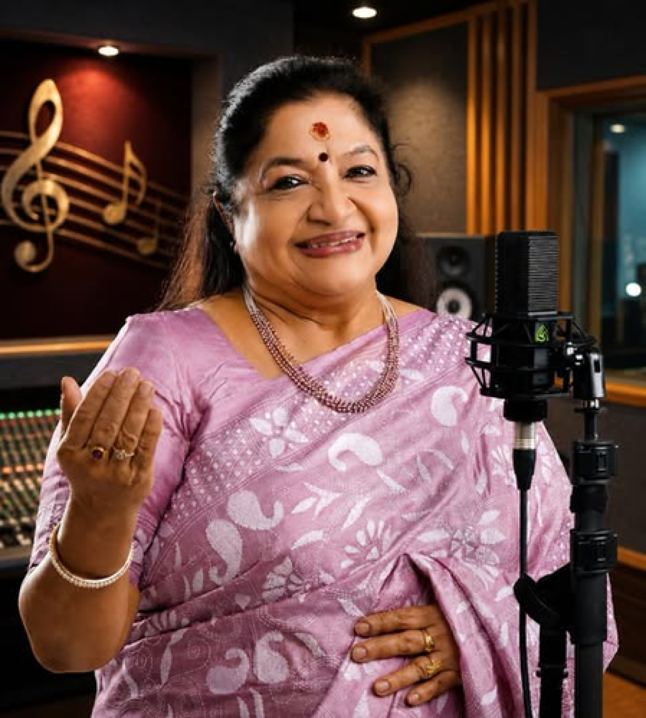 பிறந்த நாளில் பெற்ற அன்பால் உணர்ச்சி மயமான கே. எஸ். சித்ரா