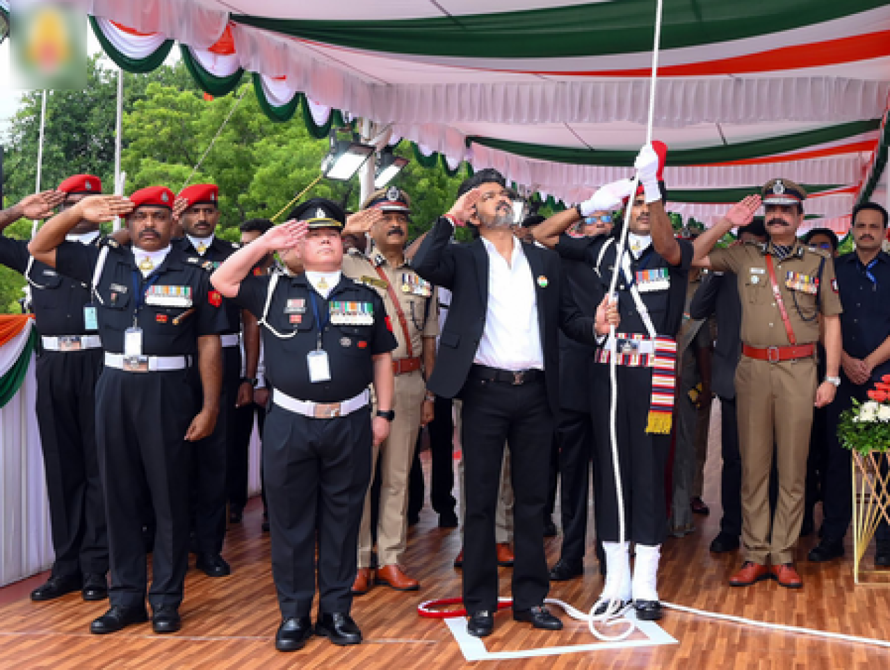 காவலர் மரணத்திற்கு பிறகு 30 லட்சம் நிதி உதவி: முதல்வர் விஜயின் அறிவிப்பு