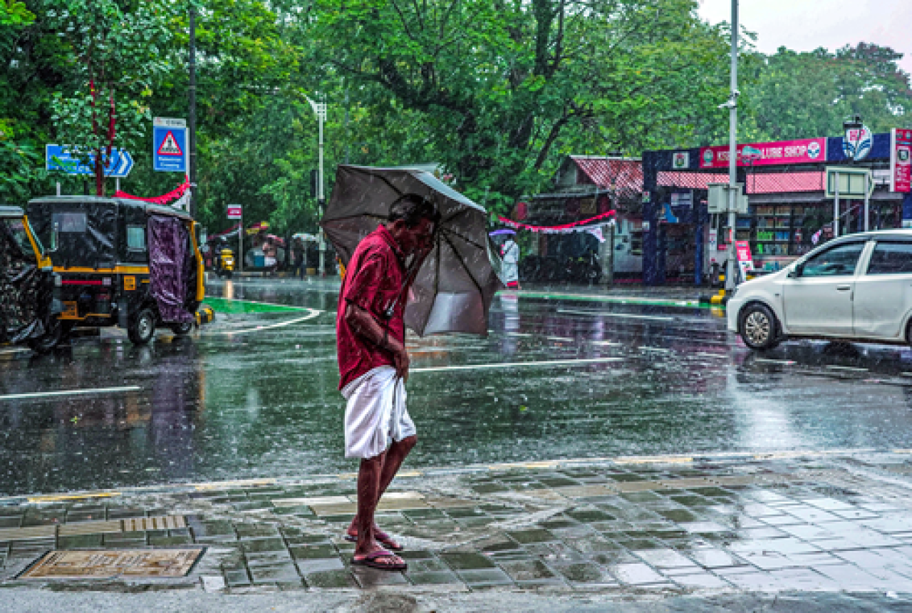 கேரளத்தில் மீண்டும் கடுமையான மழை எதிர்பார்ப்பு: ஐஎம்டி அறிவிப்பு