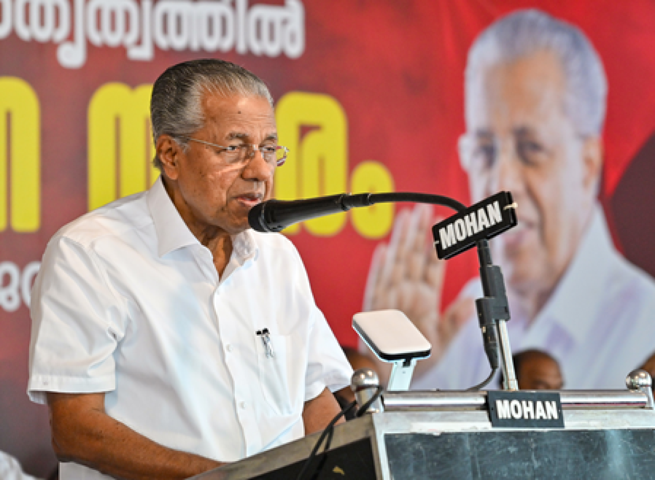 பினராயி விஜயன்: மக்கள் கணக்கெடுப்பில் சந்தேகத்துக்குரிய கேள்விகள்