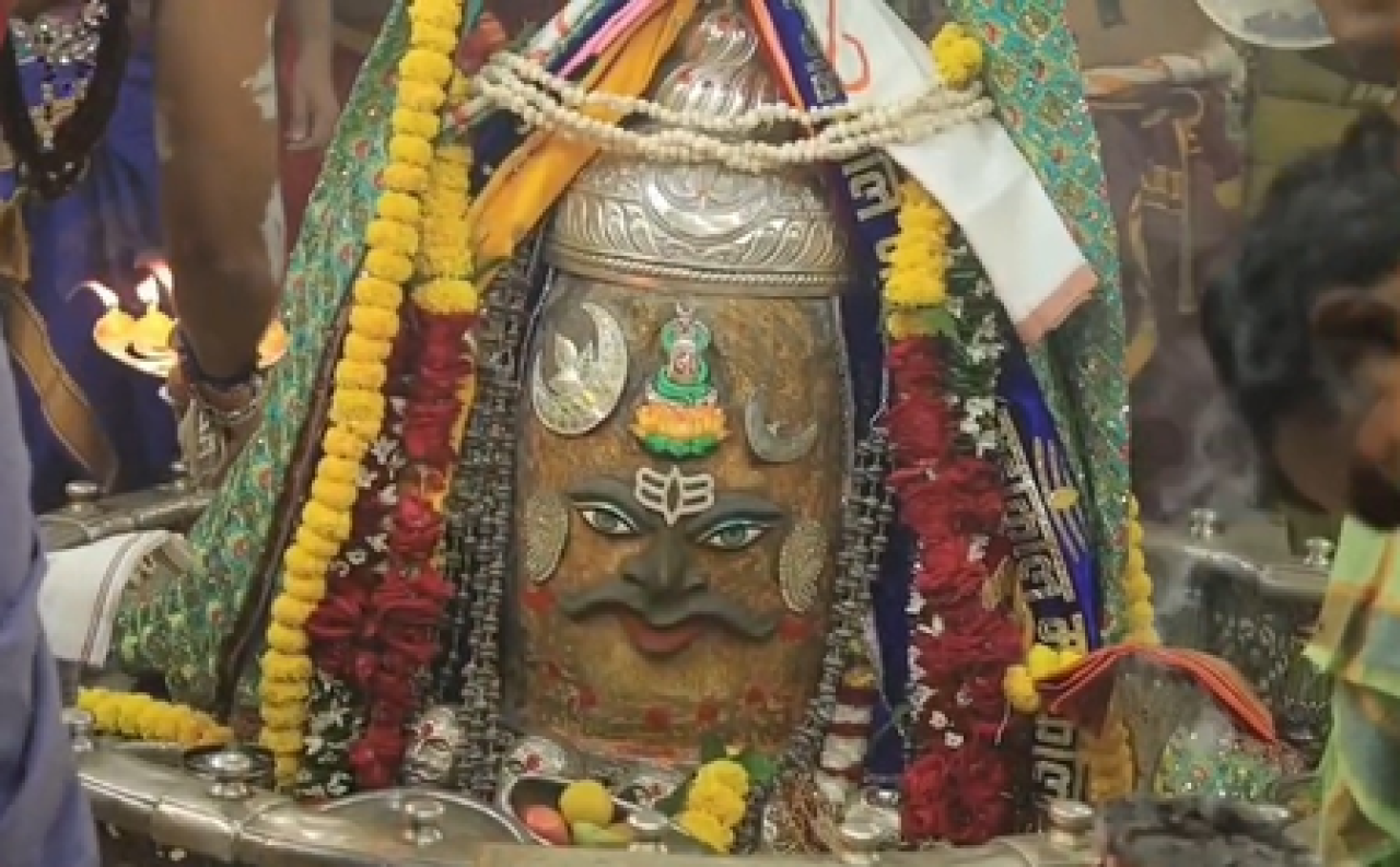 மகாகாலின் அற்புத பூஜை: பக்தர்கள் மாலை ஆராதனையில் கலந்துகொண்டனர்