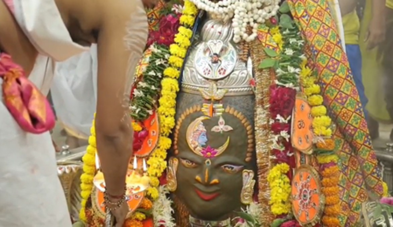 மகாகாலேஸ்வர் கோவிலில் பங்கால் ஆராதனை: பக்தர்கள் பெரும் கூட்டம்