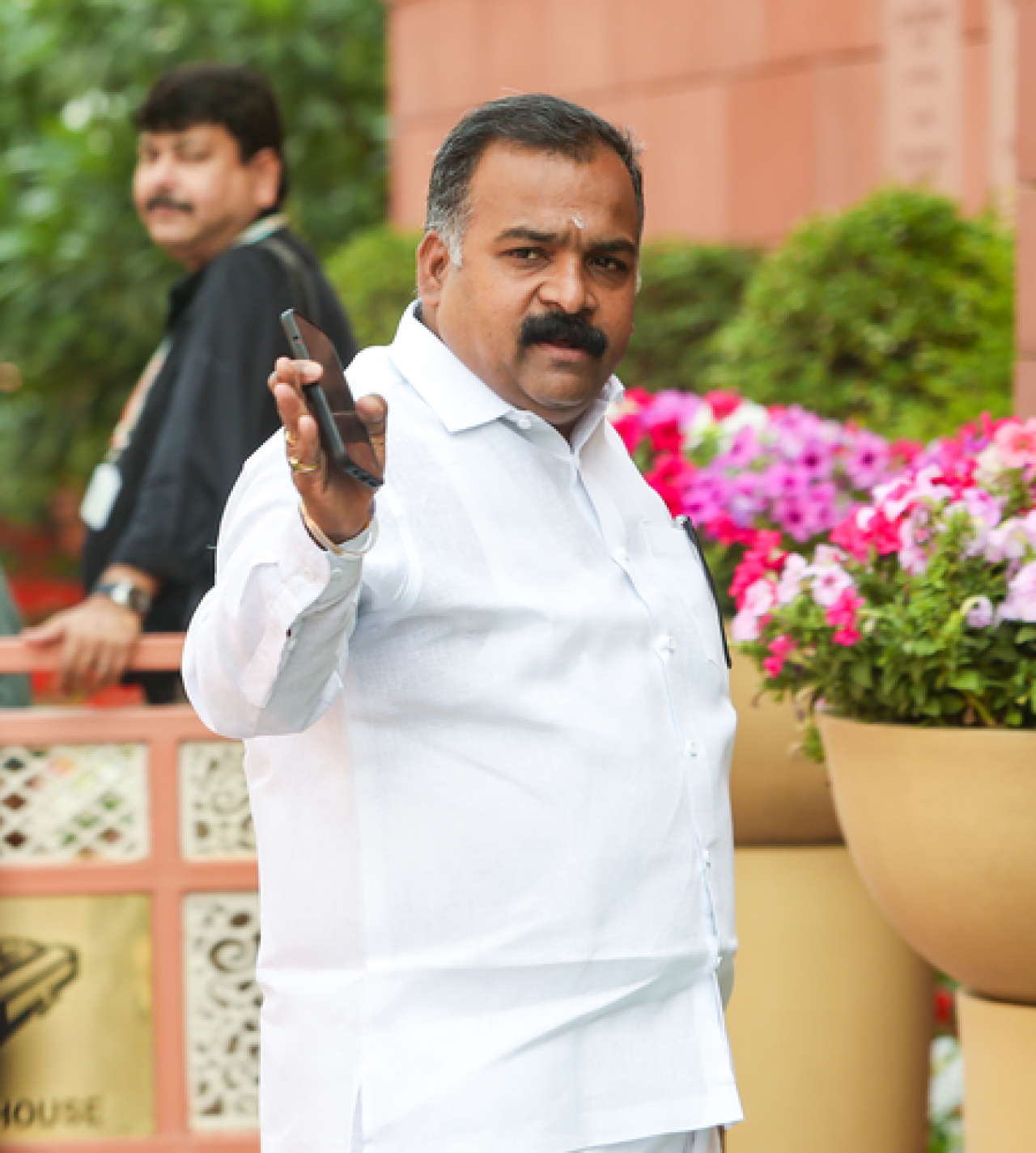 மணிகம் டேகோர் பி. நிலைமையைத் தடுக்க கோரிக்கை, மாணவர்களின் போராட்டத்தில் போலீசார்களின் நடவடிக்கைக்கு பதில் கேட்டு மந்திரிக்கு கடிதம்
