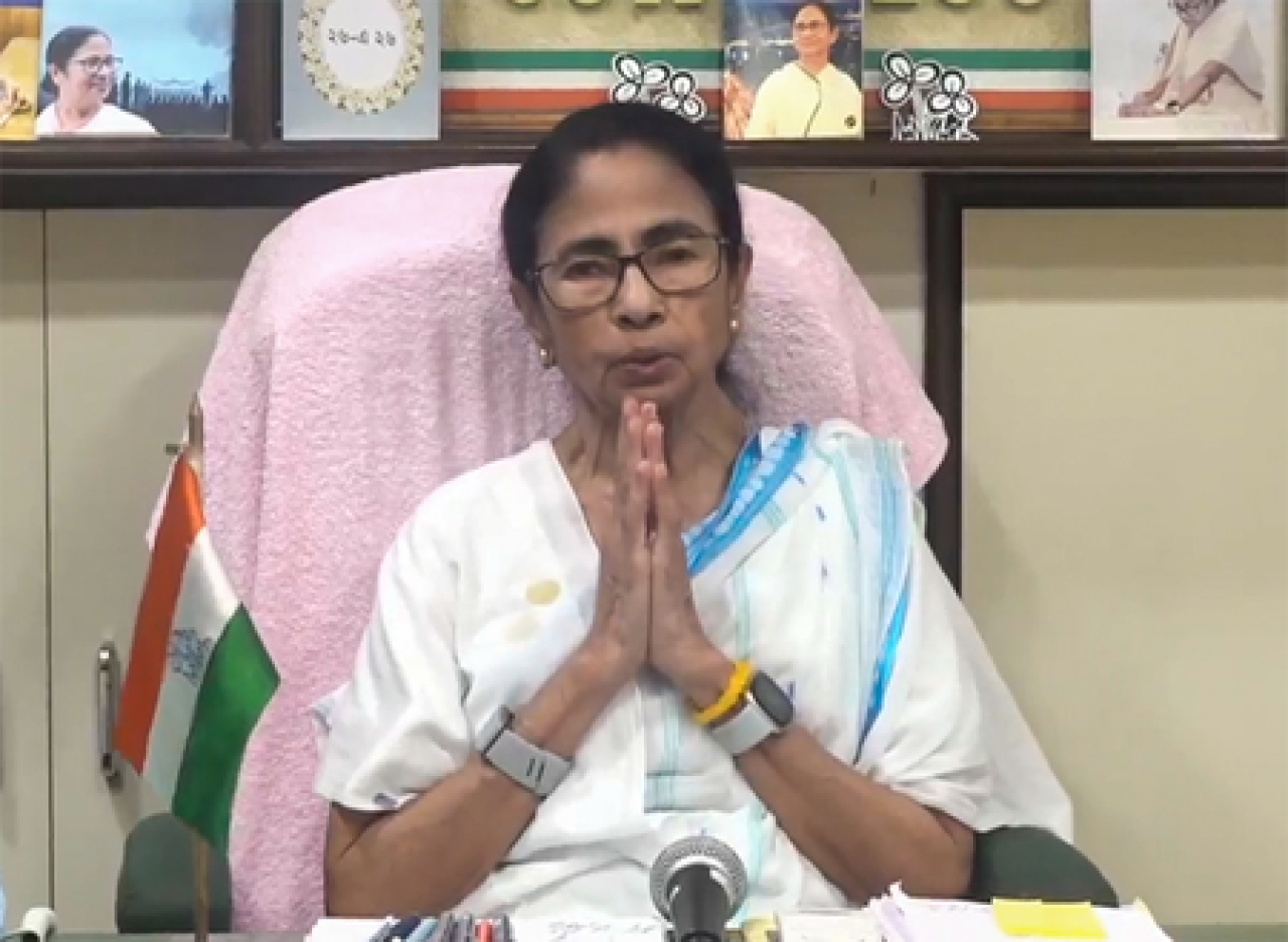 மம்தா பானர்ஜியின் குற்றச்சாட்டுகள்: சுவேந்து அதிகாரி மீது மிரட்டல் குற்றம்