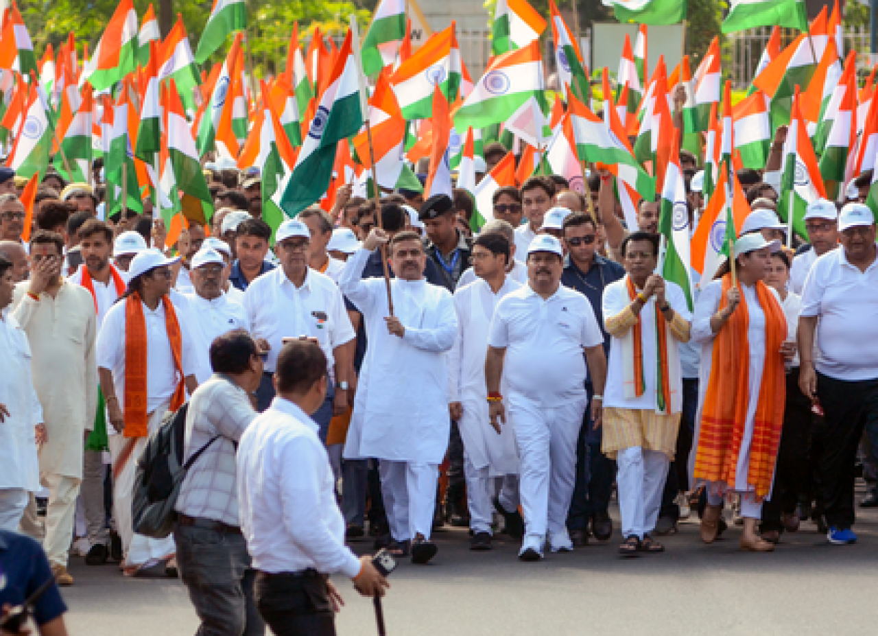 மேற்கு வங்கால் முதல்வர் எல்லா வீடுகளிலும் தேசியக் கொடி ஆர்ப்பாட்டத்தில் கலந்து கொண்டார்