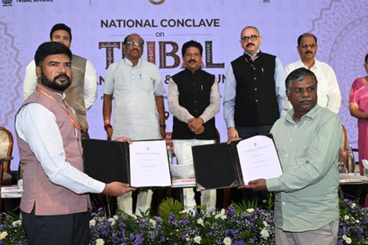 மொழி பாதுகாப்பில் தேசிய மாநாட்டில் வழிகாட்டியுள்ள துர்காதாஸ் உஇக்கே