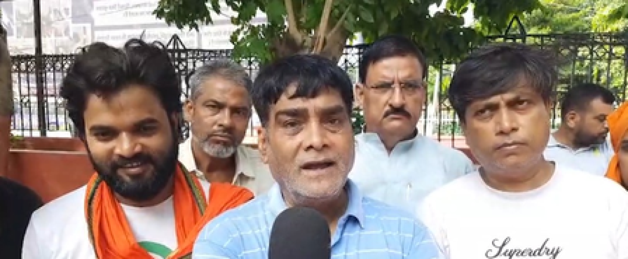 ராஹுல் காந்தி மற்றும் காங்கிரசுக்கு இளைஞர்களை தவறாக வழிநடத்துவதற்கும் வேலைவாய்ப்பு குறைவிற்கும் பொறுப்பு: ராம் கிருபால் யாதவ்