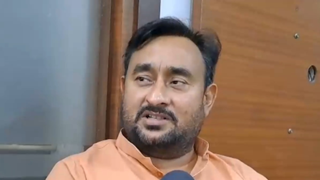 सपा पर भाजपा सांसद भोला सिंह का तंज, ‘दलित समाज को आकर्षित करने के लिए बदला छात्र इकाई के ड्रेस का रंग’