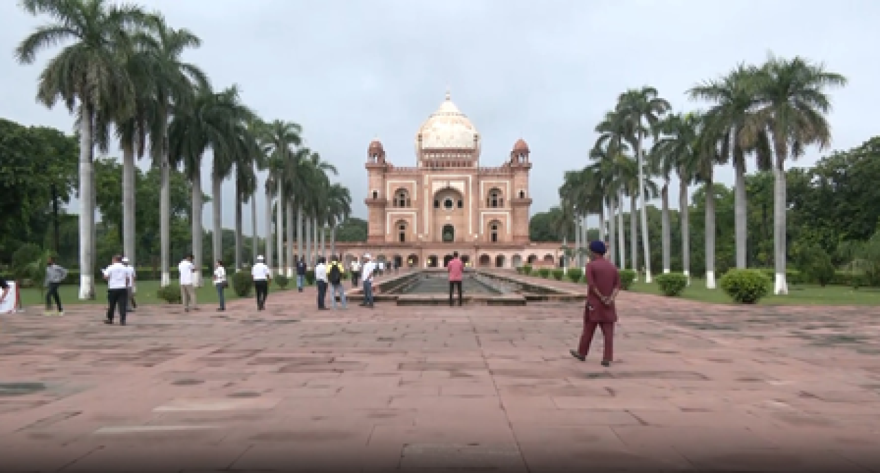 உலக சுற்றுலா நாளில் சுத்தம் செய் நடவடிக்கை: சப்தர்ஜங் மக்கபர் சுத்தம் செய்யப்பட்டது