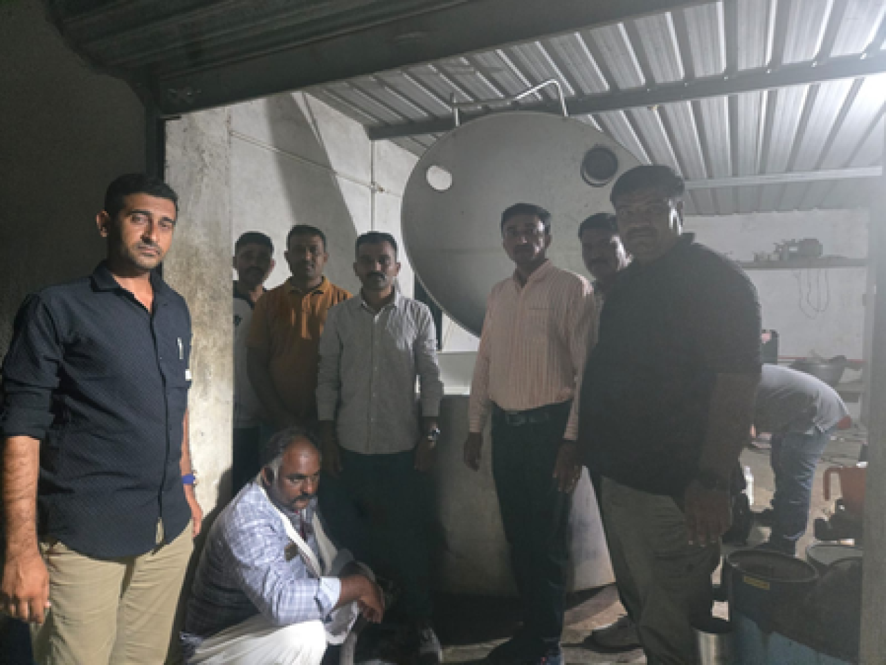 குஜராத்தில் மிலாவதி பால் தயாரிக்கும் சந்தேகத்திற்கிடமான நிலையம் மீது சோதனை, 1,200 லிட்டர் பால் அழிக்கப்பட்டது