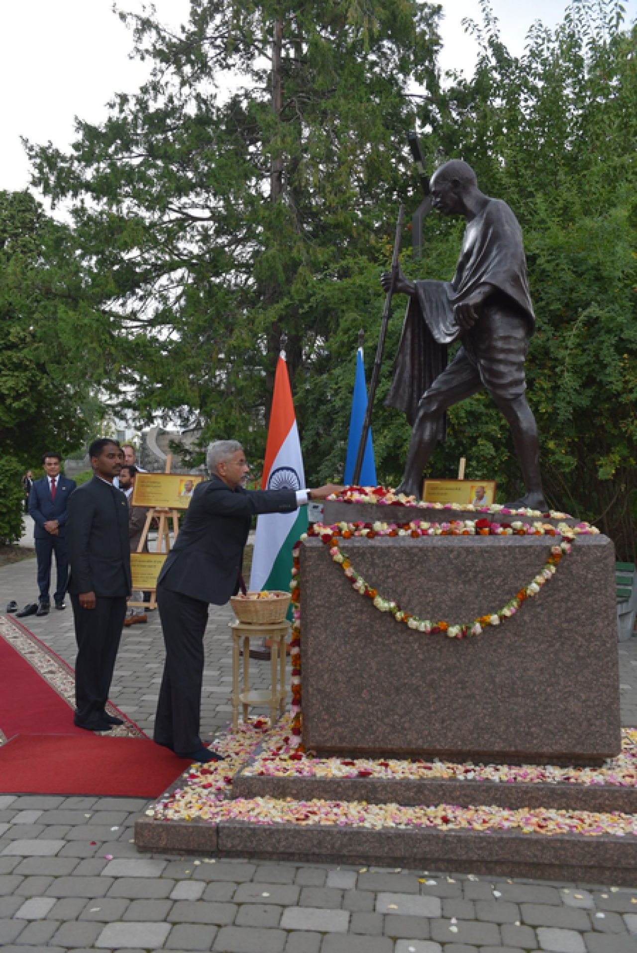 ஜெய்சங்கர், மகாத்மா காந்திக்கு அஞ்சலியுடன் கீவ் பயணம் முடித்தார்
