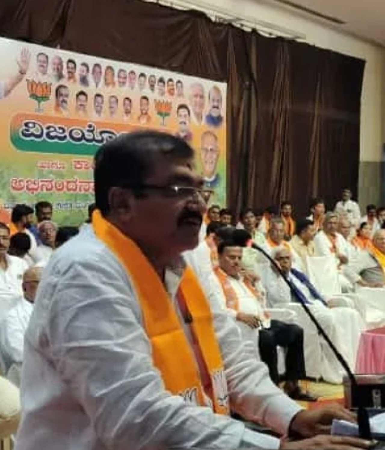 தாவண்கேரில் நீர் விவாதம்: அமைச்சர் மற்றும் சட்டமன்ற உறுப்பினருக்கு இடையே கடுமையான மோதல்