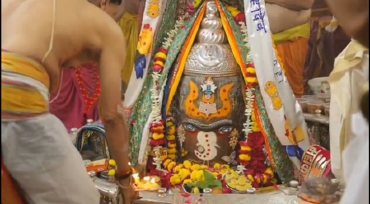 बाबा महाकालेश्वर का दिव्य भस्म आरती श्रृंगार दर्शन, भावविभोर हुए श्रद्धालु