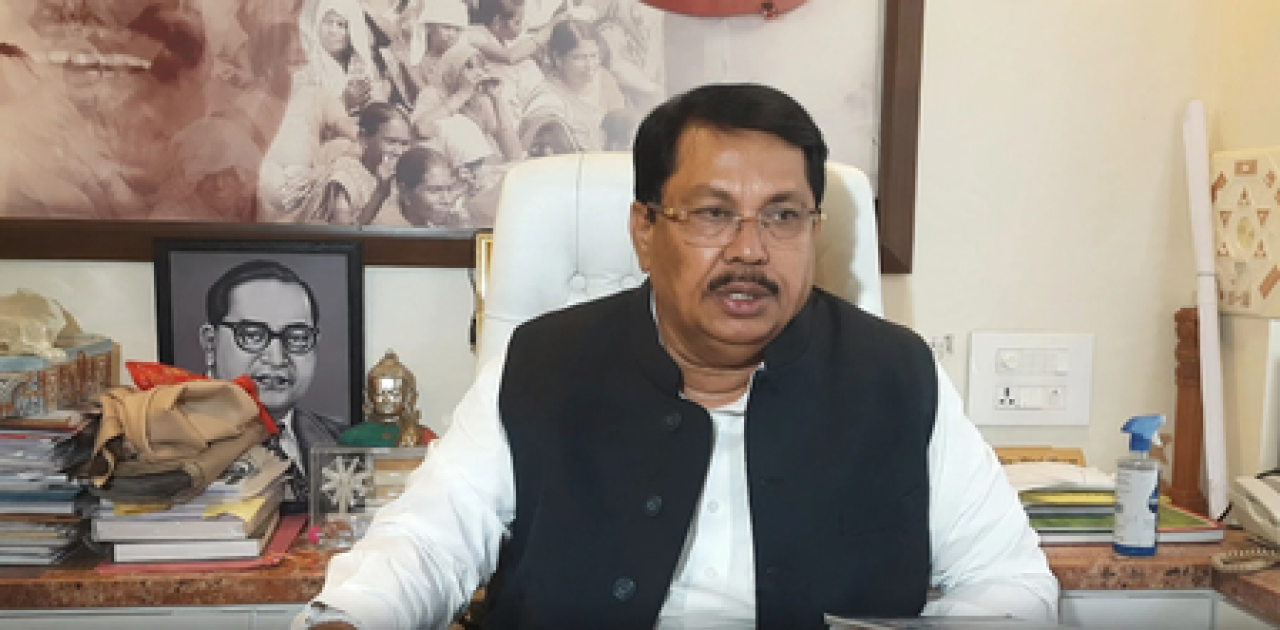 அமெரிக்காவின் முன் நின்று பணியாற்றும் இந்திய அரசு: விஜய் வடேட்டிவார் விமர்சனம்