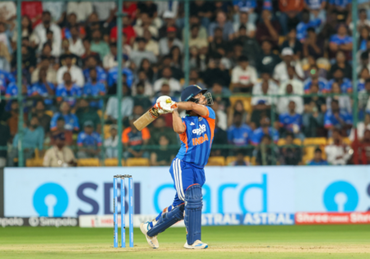 இந்தியா T20 கிரிக்கெட்டில் புதிய சாதனை: 2.5 ஓவர்களில் அர்த்தசதகம்