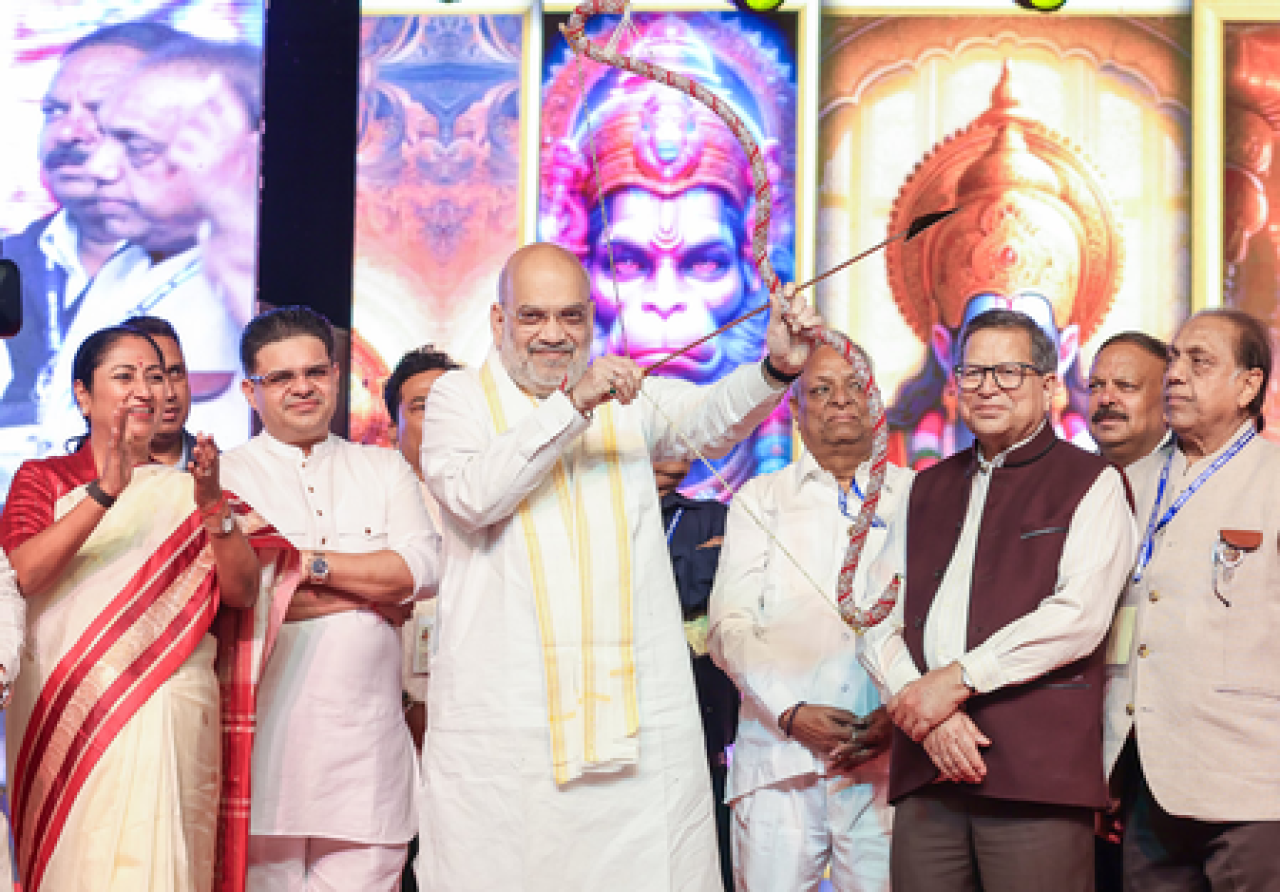 கமிஷனர் ரேகா குப்தா மிண்டோ சாலை காளி கோவிலில் பூஜை செய்தார், பங்காளி துர்கா பூஜை சனாதன கலாச்சாரத்தின் அற்புத விழா