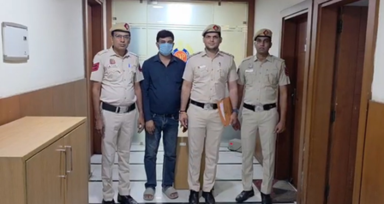 டெல்லி போலீசாரின் நடவடிக்கை: ரெடிய்மேட் ஆடைகளுக்கான மோசடி குற்றவாளி கைது
