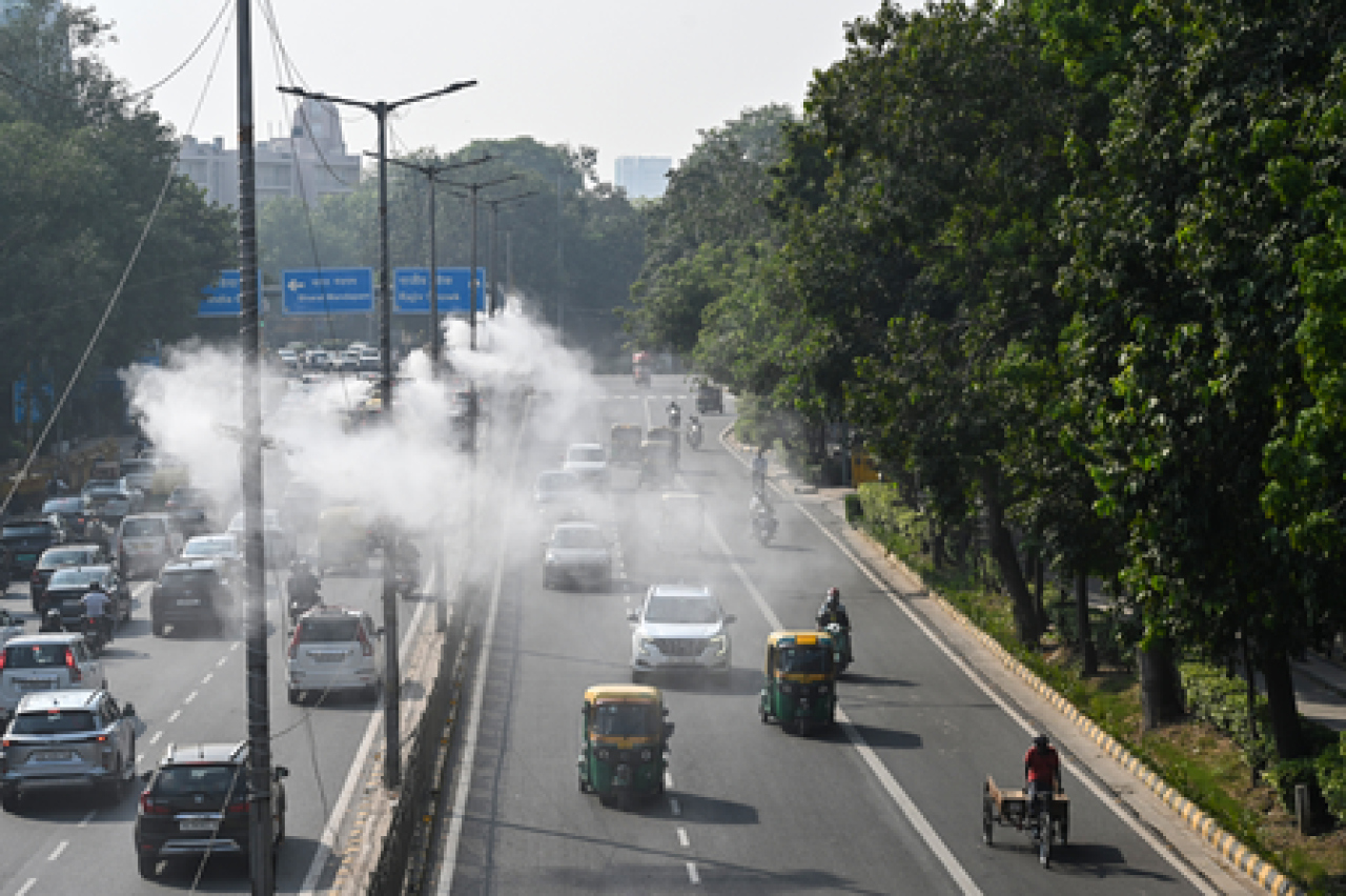 டெல்லியில் குளிர் தொடக்கம், மழையால் காற்றின் தரம் மேம்பாடு