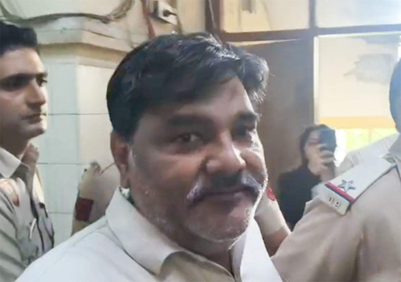 தாஹிர் ஹுசைனுக்கு 2 ஆண்டுகள் சிறை தண்டனை: காட்கர்டூமா நீதிமன்றம் தீர்ப்பு வழங்கியது